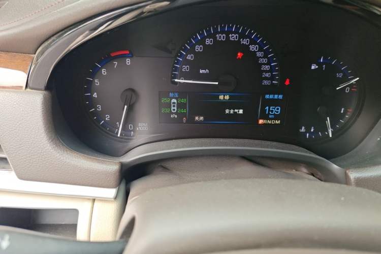 Used Cadillac XTS 2016 28T Elite Edition Odometer Close Up
