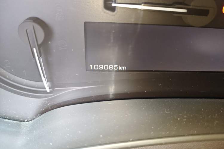 Used Cadillac XTS 2016 28T Tech Edition Odometer Close Up