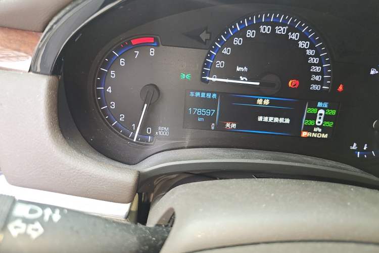 Used Cadillac XTS 2016 28T Elite Edition Odometer Close Up