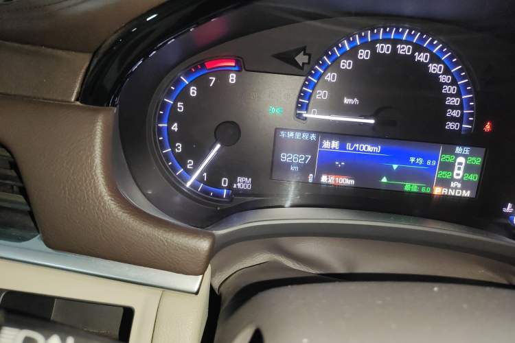 Used Cadillac XTS 2016 28T Tech Edition Odometer Close Up