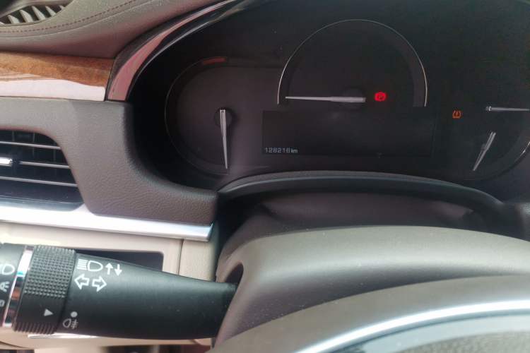 Used Cadillac XTS 2016 28T Elite Edition Odometer Close Up