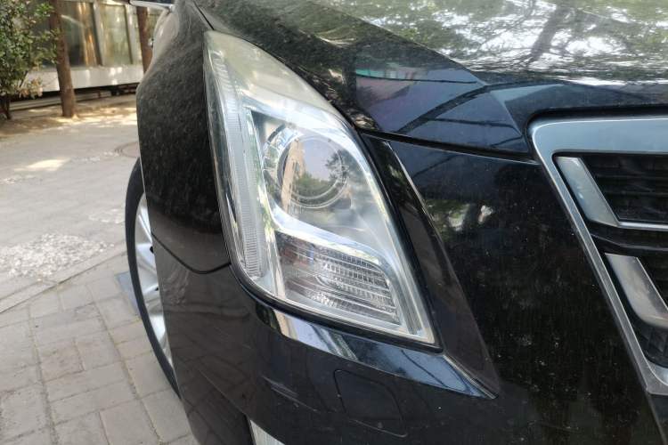 Used Cadillac XTS 2016 28T Luxury Model Right Front Headlight