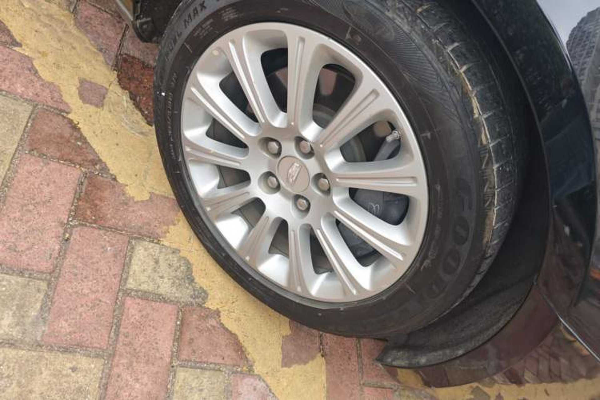 Used Cadillac XTS 2016 28T Tech Edition Right Front Wheel Hub
