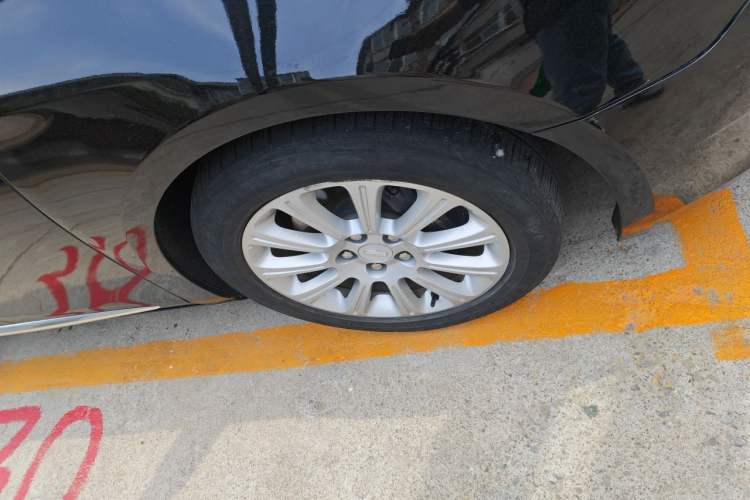 Used Cadillac XTS 2016 28T Elite Edition Right Front Wheel Hub