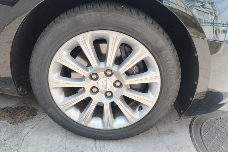 Used Cadillac XTS 2016 28T Tech Edition Right Front Wheel Hub