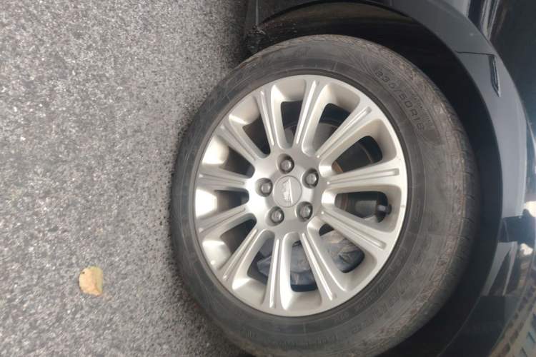 Used Cadillac XTS 2016 28T Elite Edition Right Front Wheel Hub