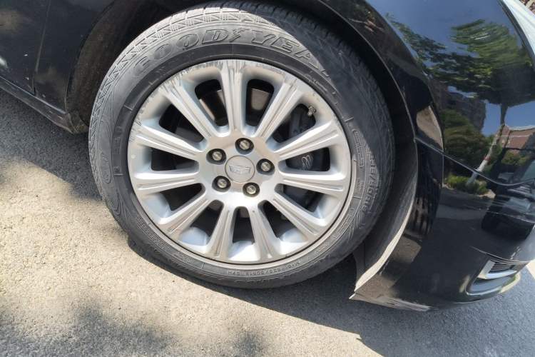 Used Cadillac XTS 2016 28T Tech Edition Right Front Wheel Hub