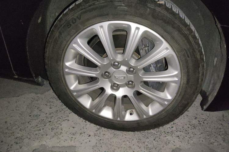 Used Cadillac XTS 2016 28T Tech Edition Right Front Wheel Hub