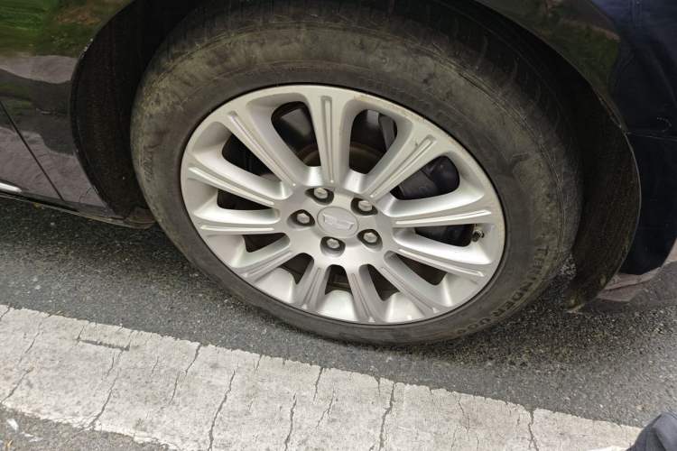 Used Cadillac XTS 2016 28T Elite Edition Right Front Wheel Hub