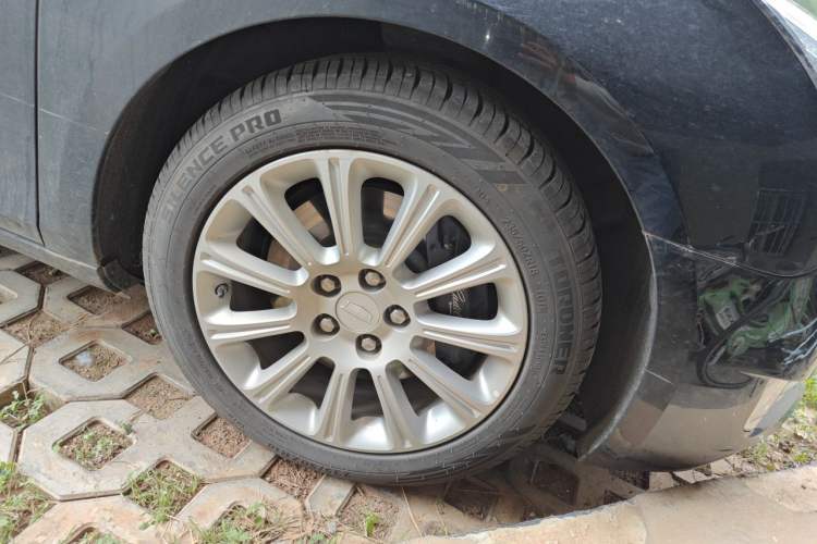 Used Cadillac XTS 2016 28T Luxury Model Right Front Wheel Hub