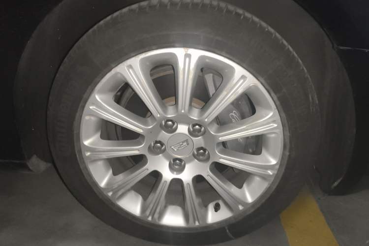 Used Cadillac XTS 2016 28T Elite Edition Right Front Wheel Hub