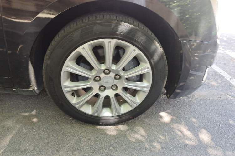 Used Cadillac XTS 2016 28T Tech Edition Right Front Wheel Hub