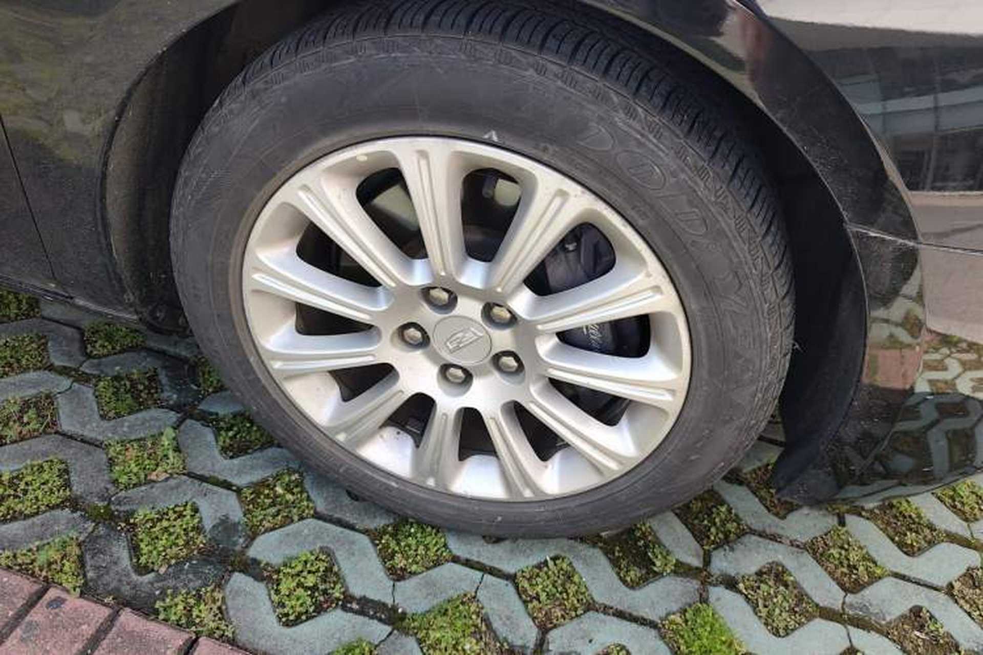 Used Cadillac XTS 2016 28T Tech Edition Right Front Wheel Hub