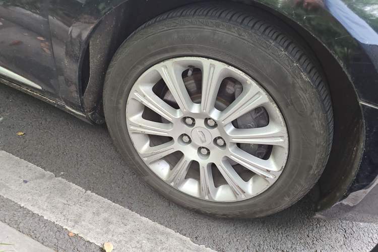 Used Cadillac XTS 2016 28T Elite Edition Right Front Wheel Hub