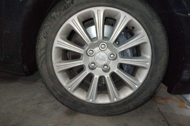 Used Cadillac XTS 2016 28T Elite Edition Right Front Wheel Hub