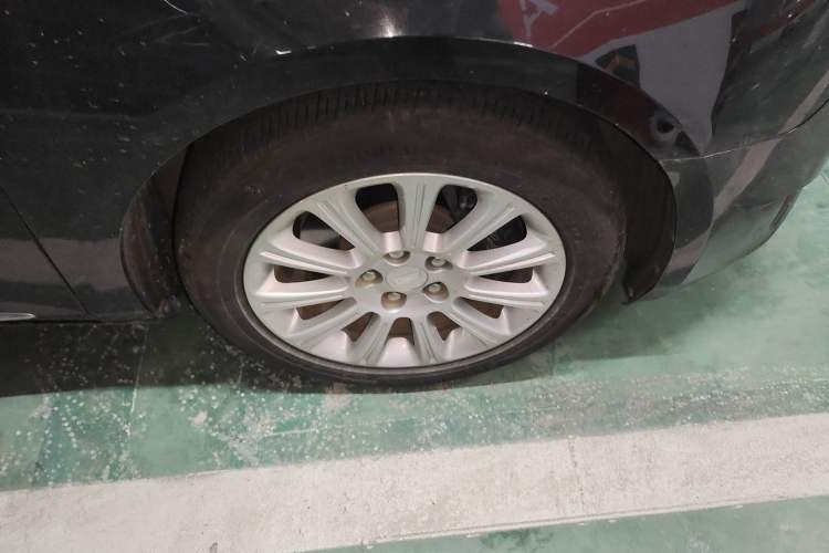 Used Cadillac XTS 2016 28T Tech Edition Right Front Wheel Hub