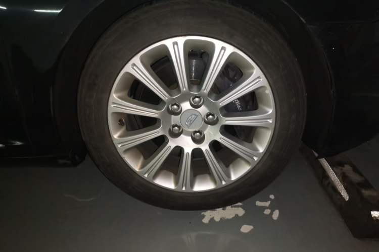 Used Cadillac XTS 2016 28T Elite Edition Right Front Wheel Hub