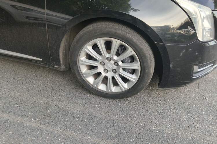 Used Cadillac XTS 2016 28T Tech Edition Right Front Wheel Hub