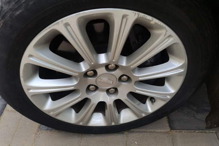 Used Cadillac XTS 2016 28T Luxury Model Right Front Wheel Hub