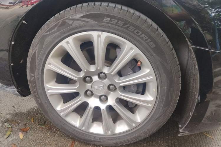 Used Cadillac XTS 2016 28T Luxury Model Right Front Wheel Hub