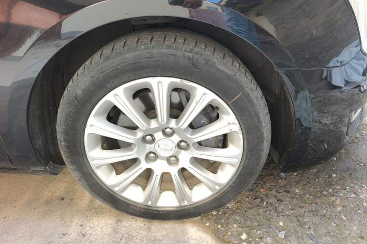 Used Cadillac XTS 2016 28T Tech Edition Right Front Wheel Hub