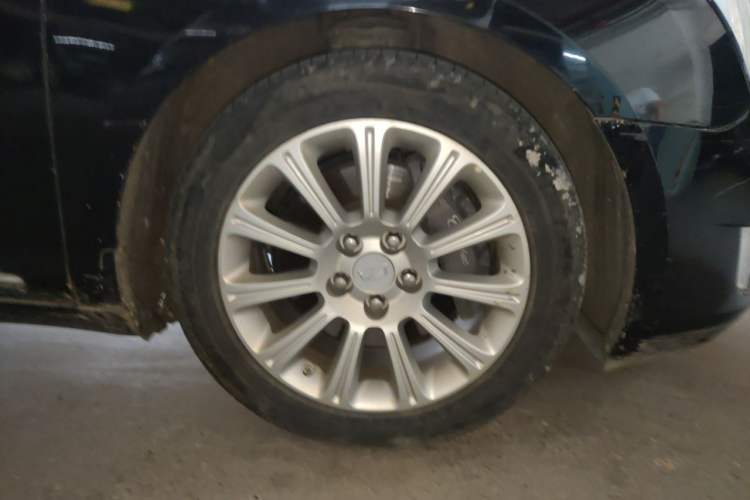 Used Cadillac XTS 2016 28T Elite Edition Right Front Wheel Hub