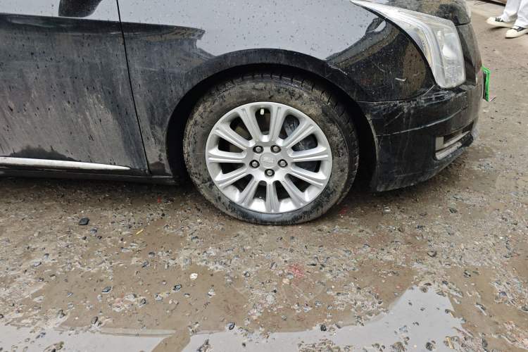 Used Cadillac XTS 2016 28T Tech Edition Right Front Wheel Hub