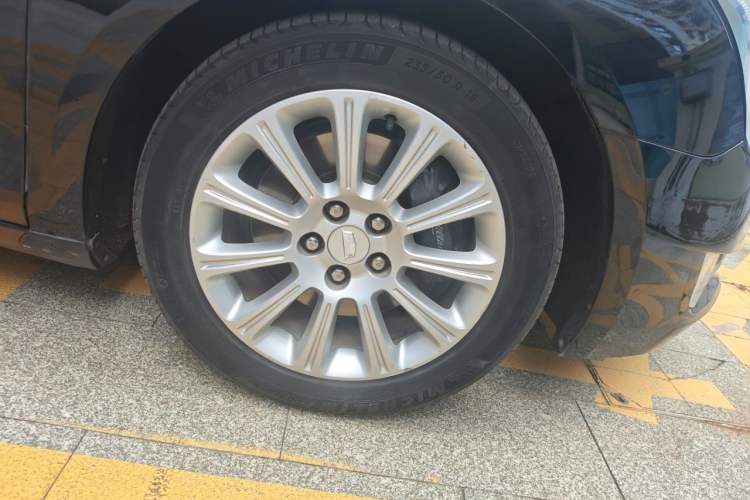 Used Cadillac XTS 2016 28T Elite Edition Right Front Wheel Hub
