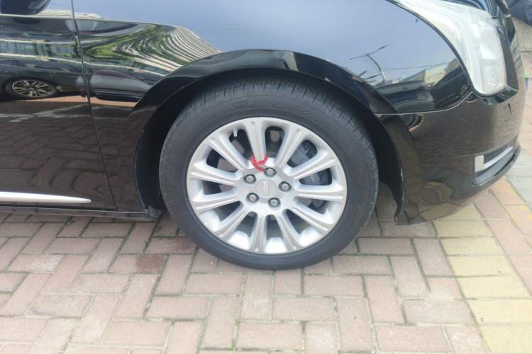 Used Cadillac XTS 2016 28T Tech Edition Right Front Wheel Hub