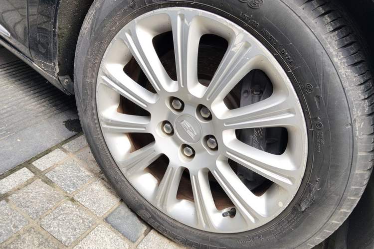 Used Cadillac XTS 2016 28T Elite Edition Right Front Wheel Hub