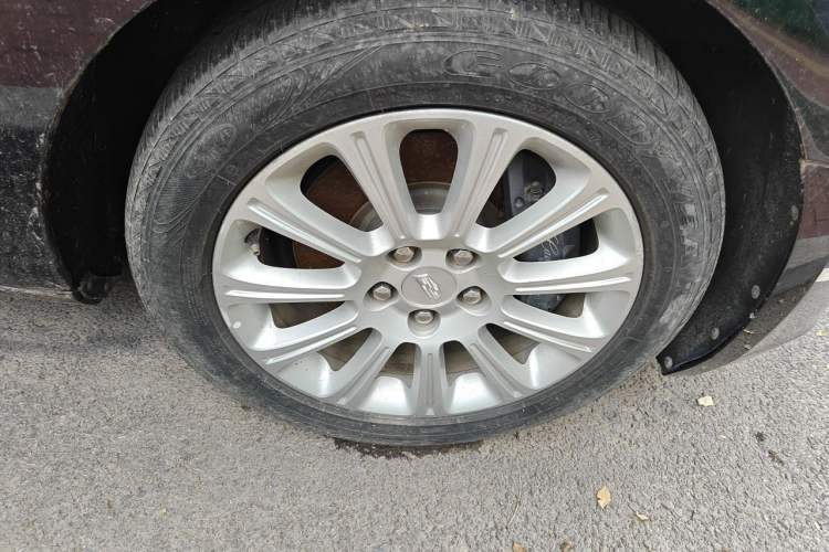 Used Cadillac XTS 2016 28T Elite Edition Right Front Wheel Hub