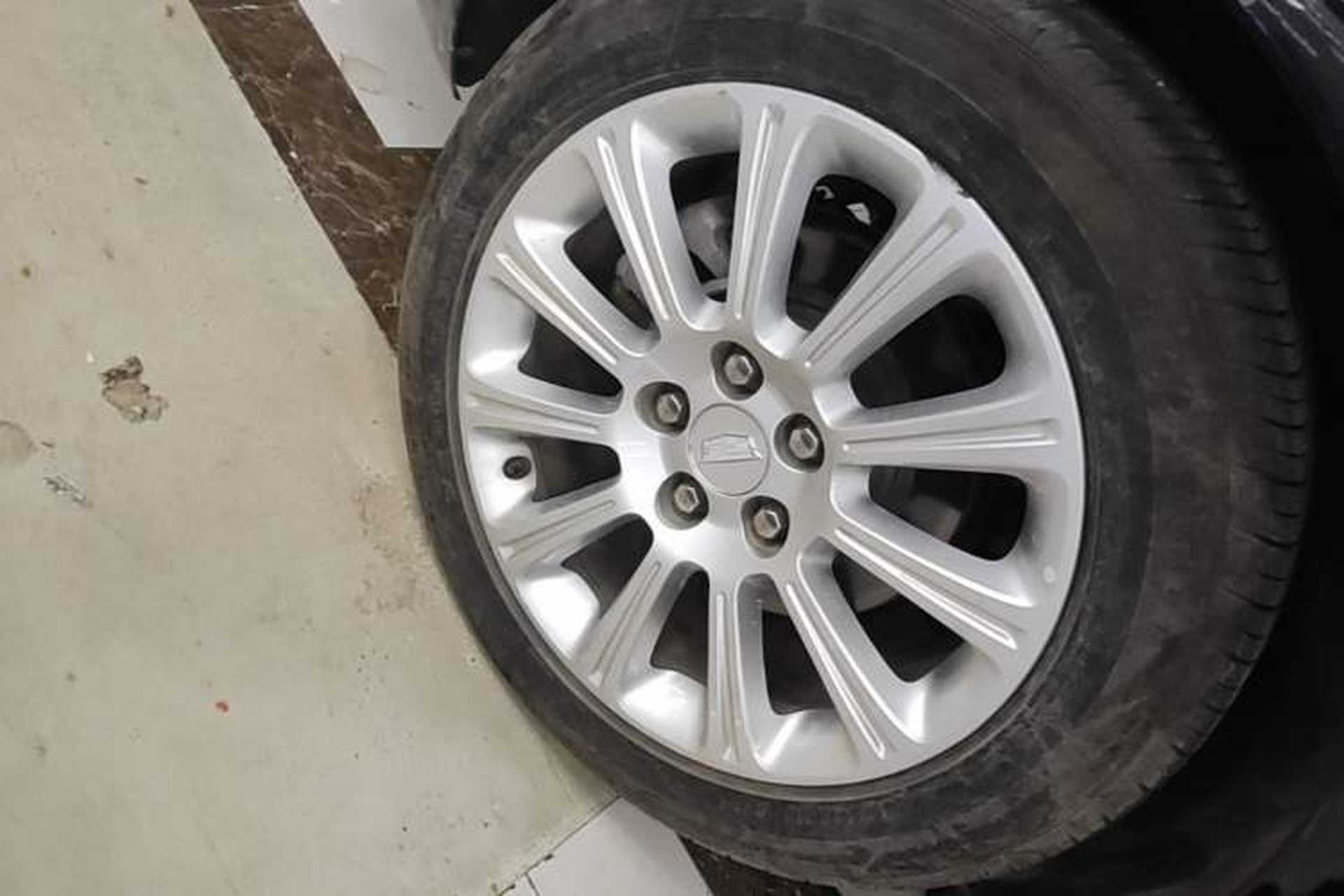 Used Cadillac XTS 2016 28T Elite Edition Right Rear Wheel Hub