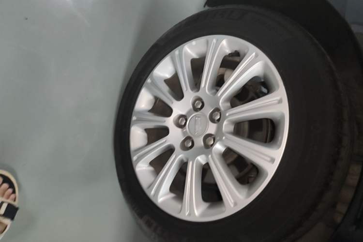 Used Cadillac XTS 2016 28T Tech Edition Right Rear Wheel Hub