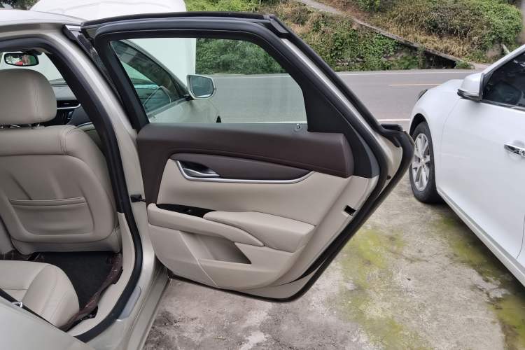 Used Cadillac XTS 2016 28T Tech Edition Right Rear Door Interior