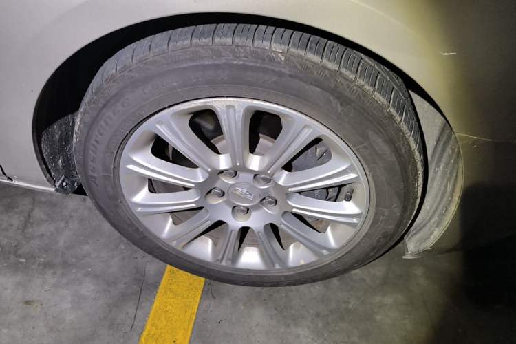Used Cadillac XTS 2016 28T Tech Edition Right Front Wheel Hub