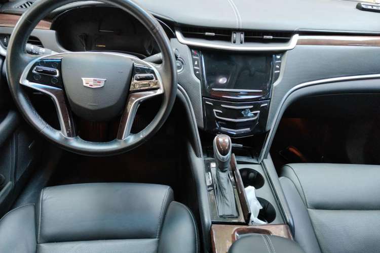 Used Cadillac XTS 2016 28T Luxury Model Center Console