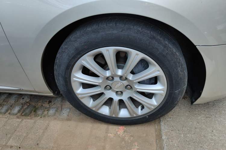 Used Cadillac XTS 2016 28T Luxury Model Right Front Wheel Hub