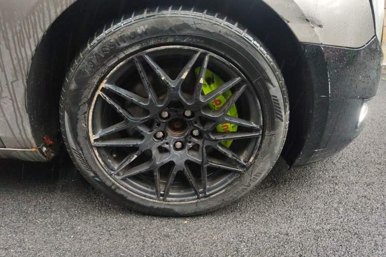 Used Cadillac XTS 2016 28T Tech Edition Right Front Wheel Hub