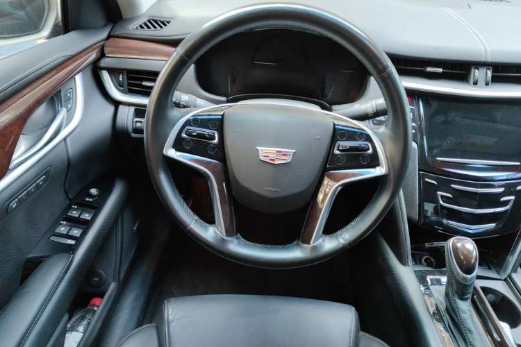 Used Cadillac XTS 2016 28T Luxury Model Steering Wheel