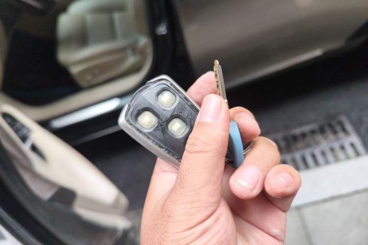 Used Cadillac XTS 2016 28T Tech Edition Vehicle Key