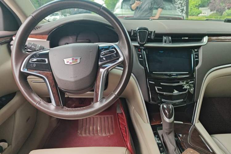 Used Cadillac XTS 2016 28T Elite Edition Center Console