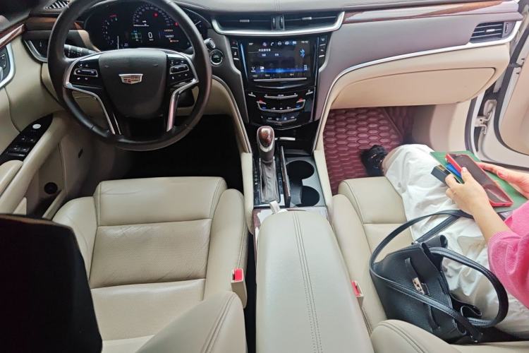 Used Cadillac XTS 2016 28T Elite Edition Center Console