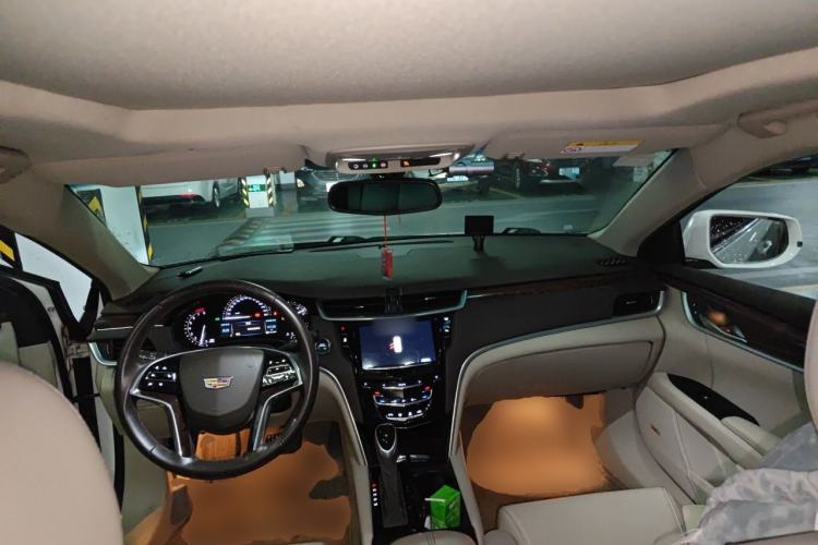 Used Cadillac XTS 2016 28T Elite Edition Center Console