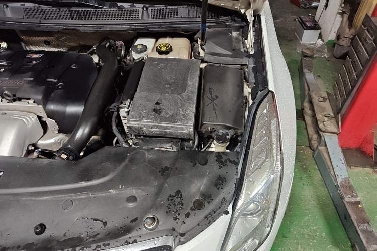 Used Cadillac XTS 2016 28T Tech Edition Engine Bay Left