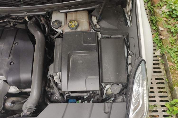 Used Cadillac XTS 2016 28T Tech Edition Engine Bay Left