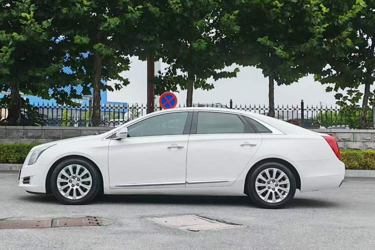 Used Cadillac XTS 2016 28T Luxury Model Exterior 3