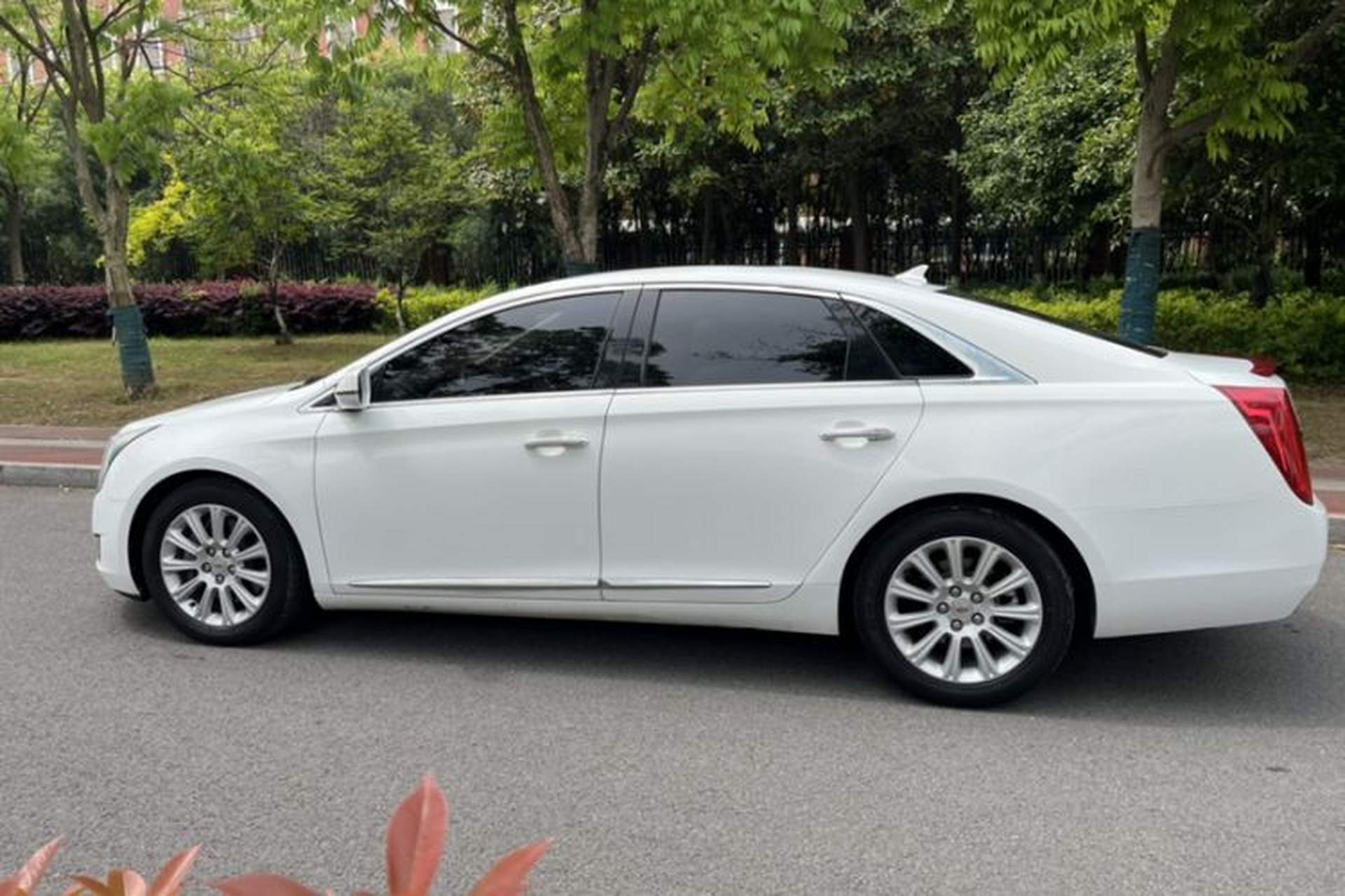 Used Cadillac XTS 2016 28T Tech Edition Exterior 4