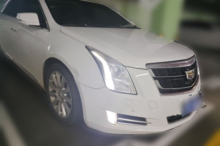 Used Cadillac XTS 2016 28T Elite Edition Front Right 45 Deg