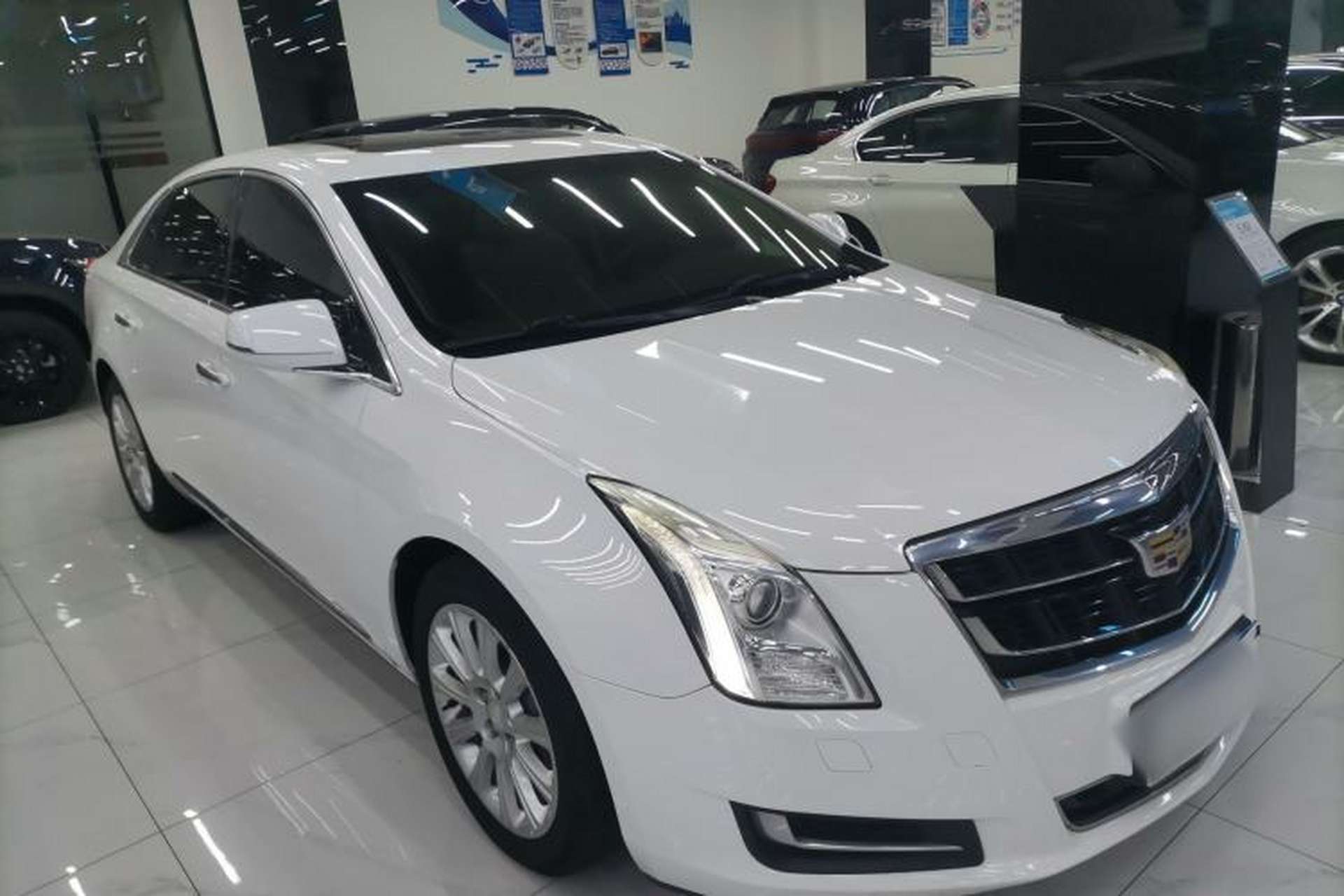 Used Cadillac XTS 2016 28T Tech Edition Front Right 45 Deg