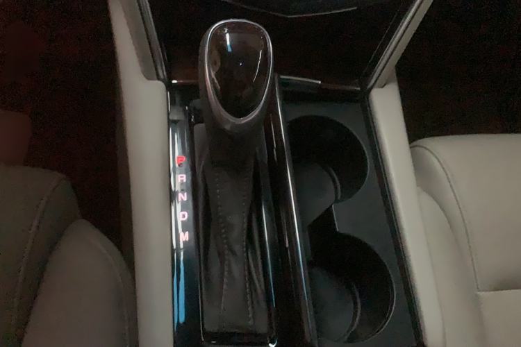 Used Cadillac XTS 2016 28T Luxury Model Gear Lever